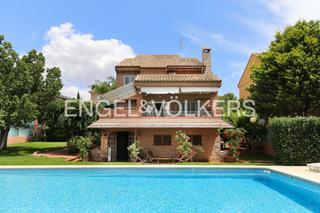 Lloguer Casa a Riba - roja de Túria. Confortable chalet con piscina en ribarroja