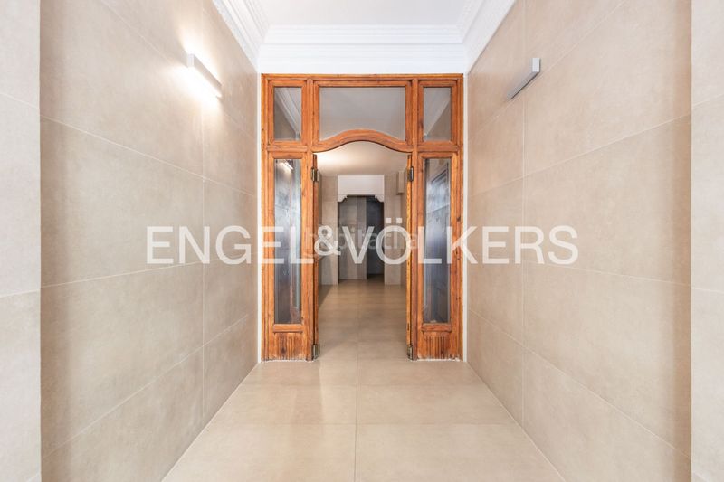 Piso oportunidad única en gran vía para inversores vivienda reformada de dos dormitorios y dos baños, amueblada y totalmente equipada en Valencia - Imagen 24