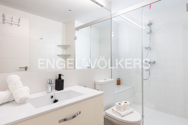 Piso oportunidad única en gran vía para inversores vivienda reformada de dos dormitorios y dos baños, amueblada y totalmente equipada en Valencia - Imagen 17