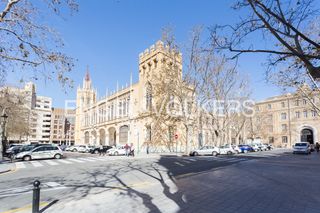 Rent Flat  Carrer d'armando palacio valdés. Exclusiva propiedad en pla del real