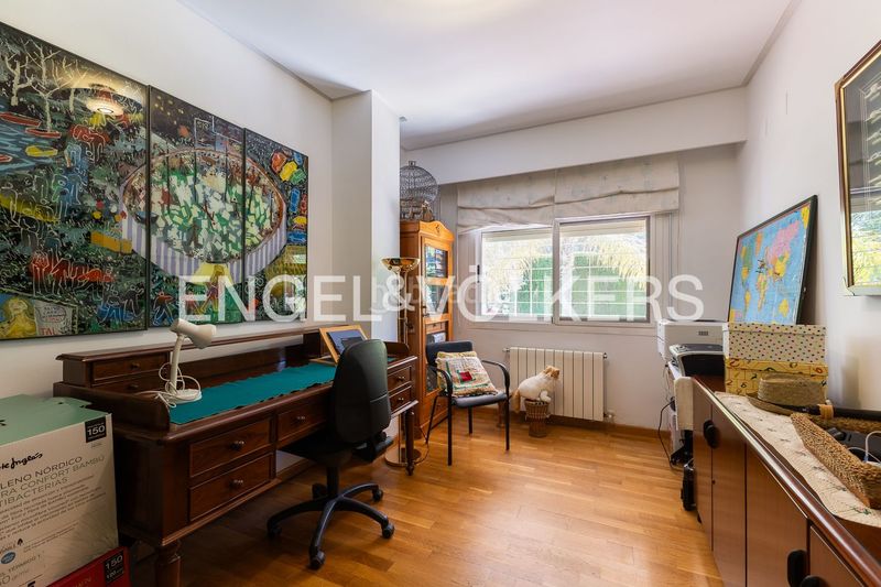 Foto 09180b18-c977-4fb2-b0e6-1603a87bbec6. Casa amb calefacció aparcament piscina a Montesol Eliana (l´)