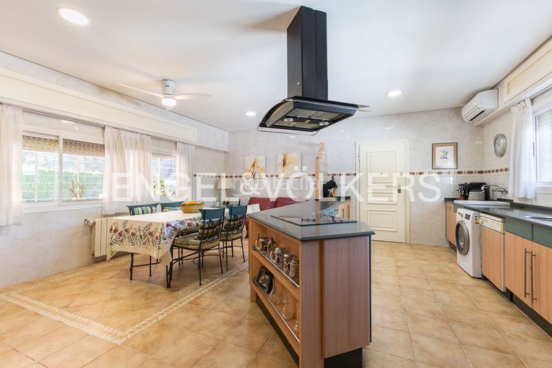 Foto 0bafc4e4-6c81-4eb3-bc7b-34682be81e2c. Casa amb calefacció aparcament piscina a Montesol Eliana (l´)