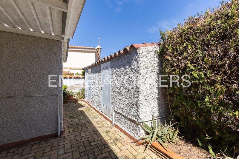 Foto 43ff3dbf-ddb1-4a5a-a415-7fd301a0fdc1. Casa amb calefacció aparcament piscina a Montesol Eliana (l´)