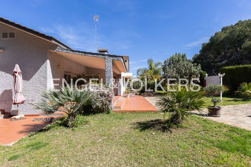 Foto 4eecca9e-4de8-463f-9383-7c93d4378f6f. Casa amb calefacció aparcament piscina a Montesol Eliana (l´)