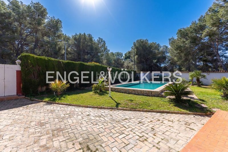 Foto 52d92aa3-fddf-4596-9ec7-e36000ad6ab3. Casa amb calefacció aparcament piscina a Montesol Eliana (l´)