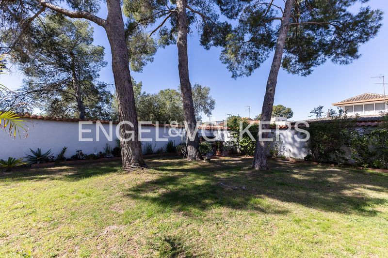 Foto 62ccdc1c-29c0-482a-847b-c22c753ab7e1. Casa amb calefacció aparcament piscina a Montesol Eliana (l´)