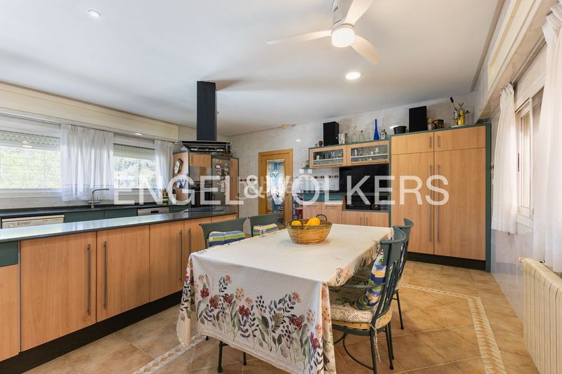 Foto 6878b394-4b31-4358-985b-623a865a9a35. Casa amb calefacció aparcament piscina a Montesol Eliana (l´)