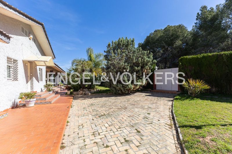 Foto 771325c8-ccc1-4a08-bdd9-009a0a519817. Casa amb calefacció aparcament piscina a Montesol Eliana (l´)