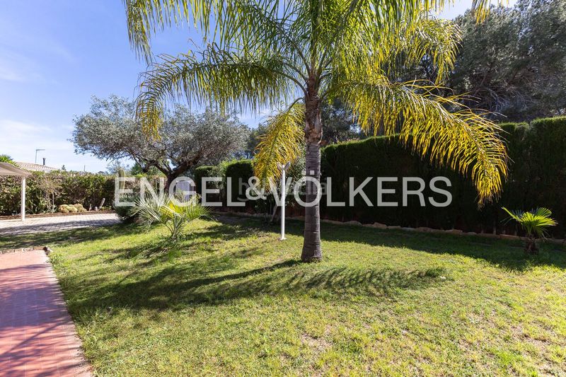 Foto a291234e-ea28-4193-acb1-be8d3499eebd. Casa amb calefacció aparcament piscina a Montesol Eliana (l´)