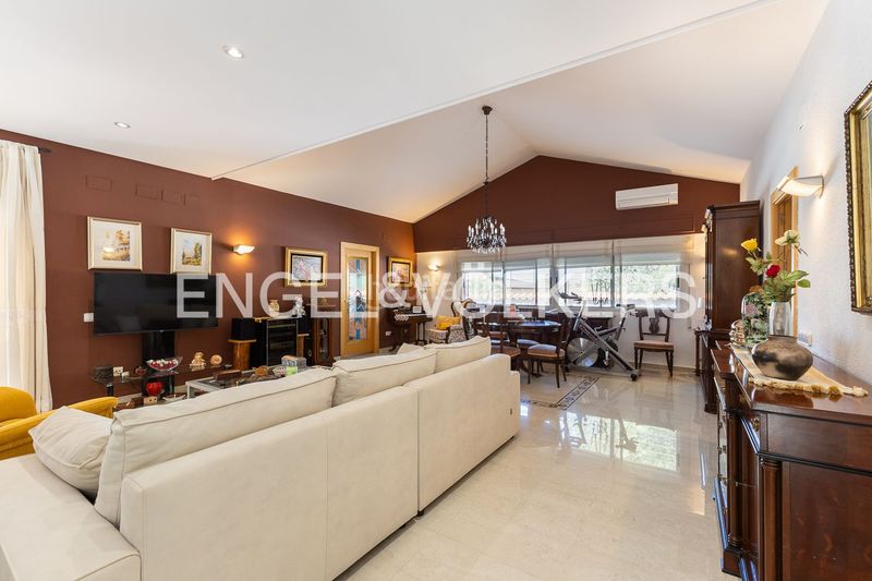 Foto c1cfd530-3369-4183-bf2d-dc1f970509f6. Casa amb calefacció aparcament piscina a Montesol Eliana (l´)