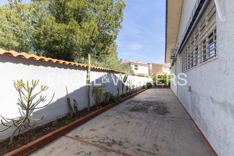 Foto c83c0f4a-e1ce-4511-b20d-3f020ef2b5f7. Casa amb calefacció aparcament piscina a Montesol Eliana (l´)