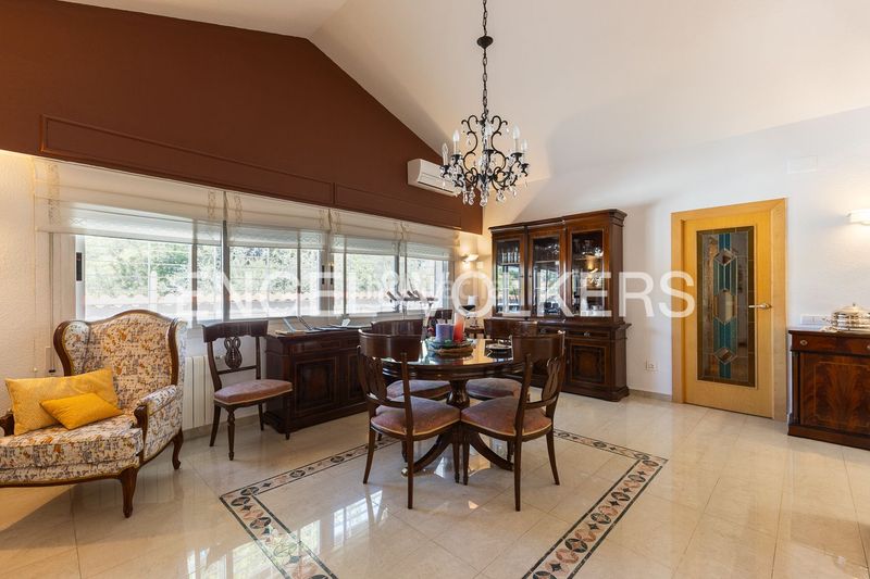 Foto f99b2f42-f3d9-4dc4-a26d-764cc54c17cd. Casa amb calefacció aparcament piscina a Montesol Eliana (l´)