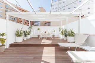 Miete Etagenwohnung  Carrer de martínez aloy. Lujoso apartamento con terraza y parking