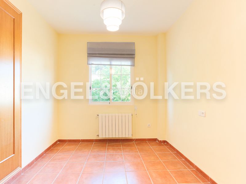 Foto 0208b972-78b6-4953-9bfc-16739e9bdc3d. Casa amb calefacció aparcament piscina a La Cañada Paterna