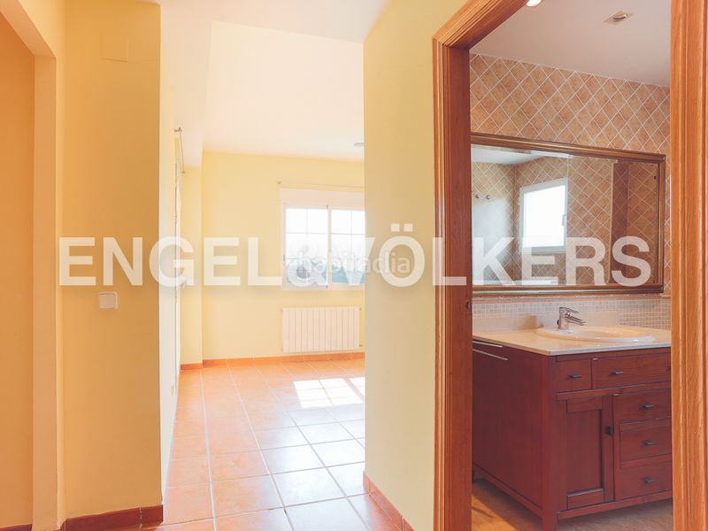 Foto 028e08ea-4261-411a-81e6-f4fa4a3c32ce. Casa amb calefacció aparcament piscina a La Cañada Paterna