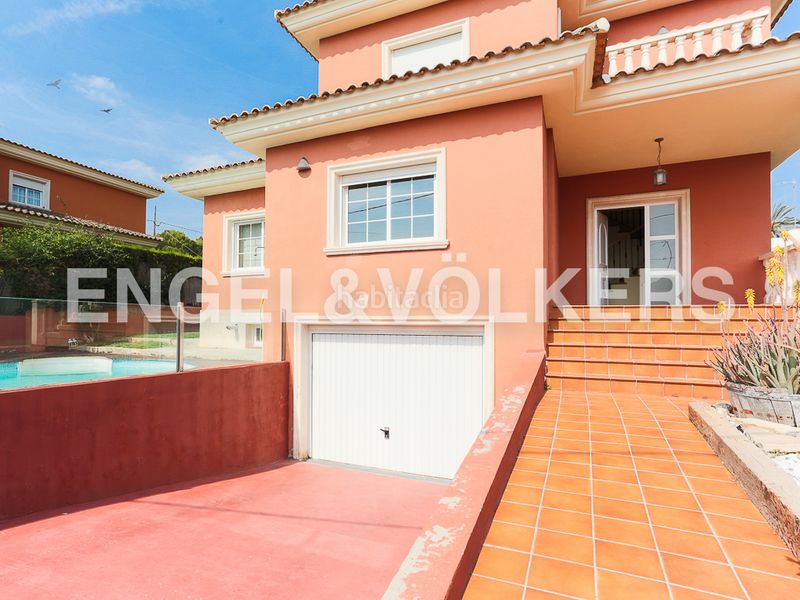 Foto 4865e0f3-9b2d-464f-9314-f2a872259d0c. Casa amb calefacció aparcament piscina a La Cañada Paterna