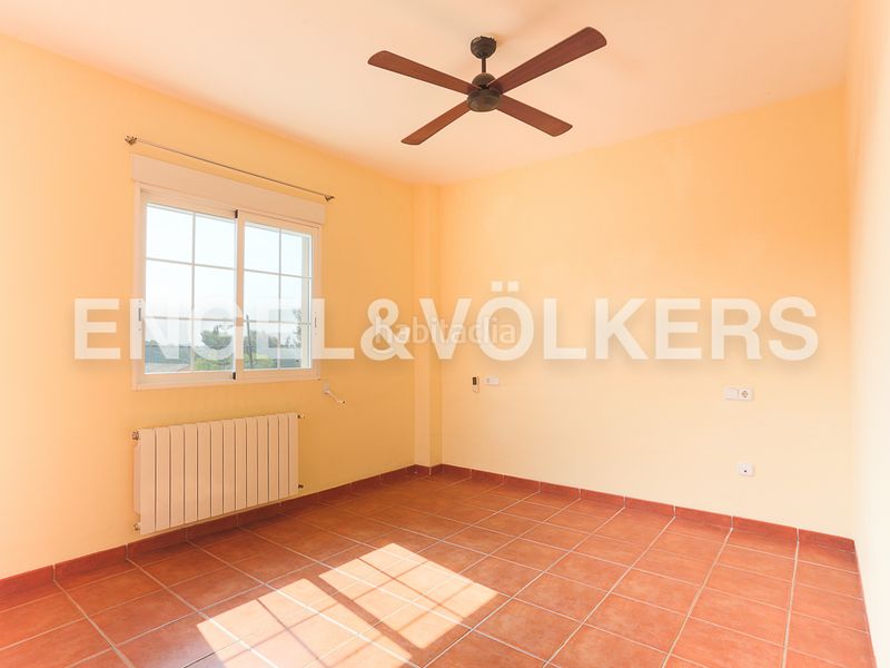 Foto 6f20abd5-2bd4-4dbf-8296-e2b0c1277ff2. Casa amb calefacció aparcament piscina a La Cañada Paterna