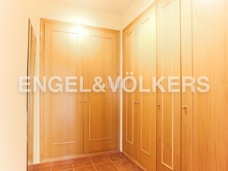 Foto a2fa2f08-f47d-436b-a397-f75f2a089913. Casa amb calefacció aparcament piscina a La Cañada Paterna