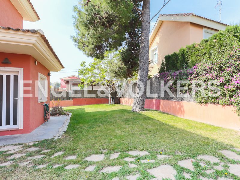 Foto afa8edf6-779b-4502-a8ce-e2a3c847c2b5. Casa amb calefacció aparcament piscina a La Cañada Paterna