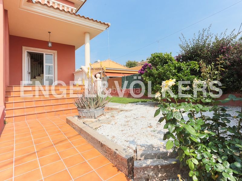 Foto bb53c13d-f656-4cbb-a4d9-93a28f6606cc. Casa amb calefacció aparcament piscina a La Cañada Paterna