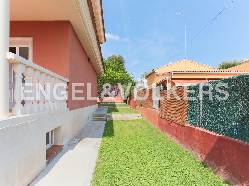 Foto c993f409-0bb8-425f-88eb-b7b28a874fb8. Casa amb calefacció aparcament piscina a La Cañada Paterna