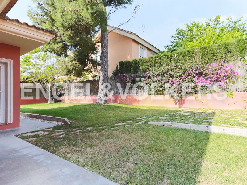 Foto e7a364a2-08f3-461b-8ff9-06096d3f1f6e. Casa amb calefacció aparcament piscina a La Cañada Paterna