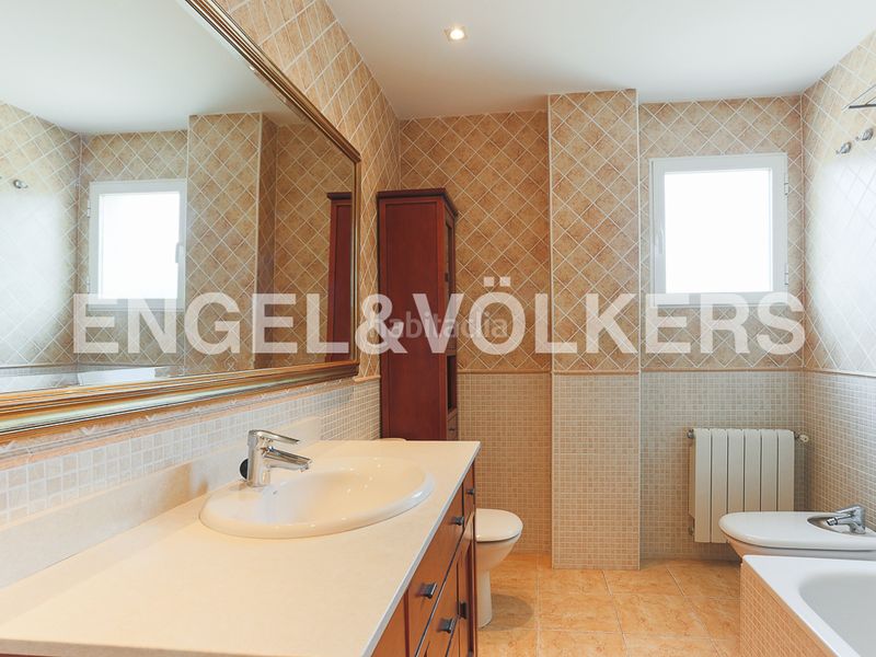 Foto ea29cb53-92e6-47ac-84d9-efc22c567898. Casa amb calefacció aparcament piscina a La Cañada Paterna