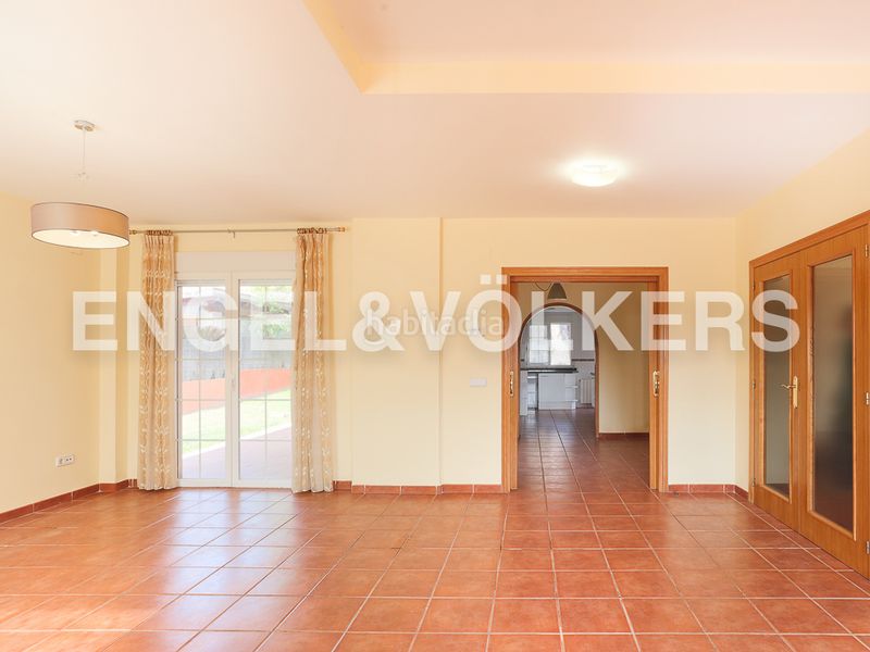 Foto f1f60709-8fb4-4c9b-b3da-ce3e9a4d86af. Casa amb calefacció aparcament piscina a La Cañada Paterna