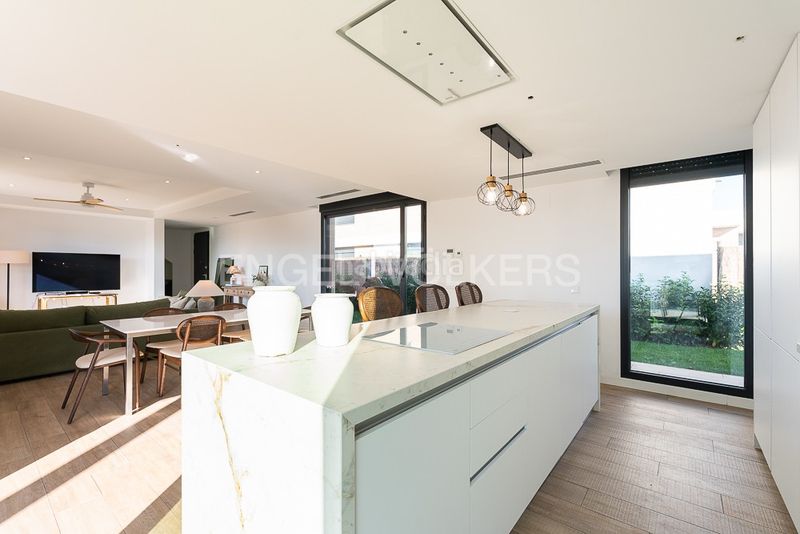 Foto 973dfe02-6e29-440d-8df2-83d277e6abff. Lloguer casa amb calefacció aparcament piscina a Bétera