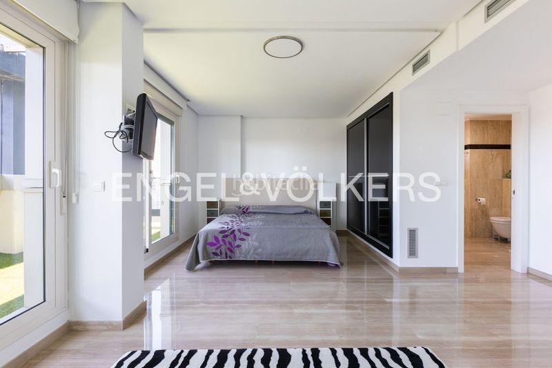 Foto d26b2b2f-e11d-4e0e-bce8-fb6e66367a84. Àtic amb calefacció aparcament piscina a Barrio Benicalap Valencia