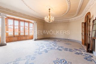 Pis  Paz. Vivienda señorial de 400m2 a reformar en la calle de la paz