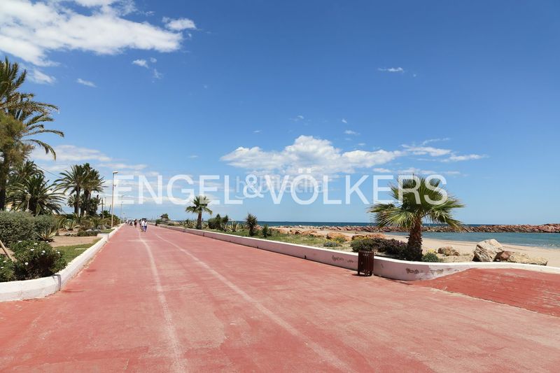 Foto 021658c6-25cc-45a5-8741-4d9272f5563a. Àtic amb calefacció aparcament piscina a Playa del Puig El Puig de Santa Maria