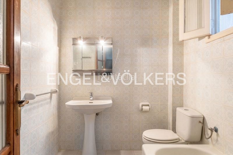 Foto 4a4d75ce-0b14-4fc7-82d3-5ff63d3af2f2. Casa amb calefacció a Barrio de Patraix Valencia