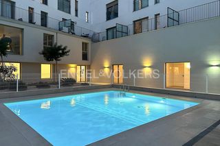Location Appartement à La Roqueta. Piso de lujo en residencial con piscina en centro