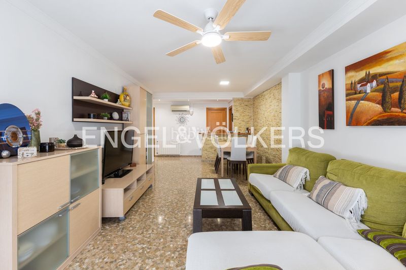 Foto 565eec35-fa20-440d-957f-ecdb3cf26193. Pis amb calefacció aparcament a Tavernes Blanques