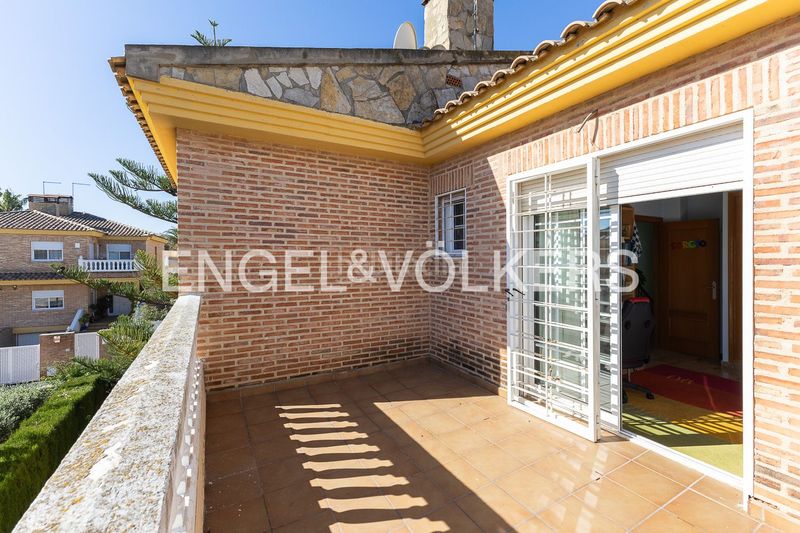 Foto 4570613b-7688-4c3f-b0c7-54844bb72a56. Casa amb calefacció aparcament a El Vedat - Santa Apolonia Torrent