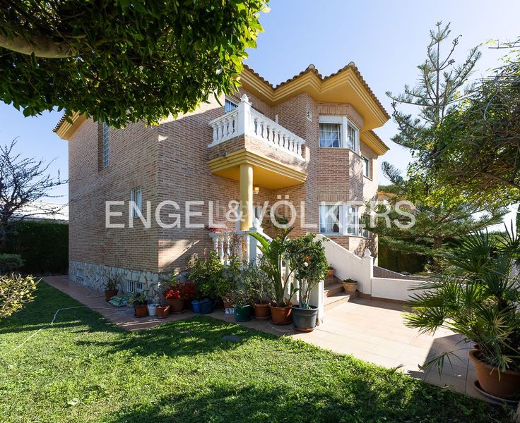 Foto 6e4c013e-b52c-4499-9a73-36e914246a1b. Casa amb calefacció aparcament a El Vedat - Santa Apolonia Torrent