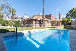 Affitto Casa  Avenida ausias march. Exclusivo chalet en rocafort. privacidad, amplitud y confort a m