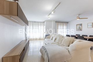 Location Appartement  Carrer dels boters. Apartamento luminoso de 3 dormitorios  a minutos de playas y la