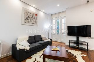 Rent Flat  Mossem femades. Coqueto piso en sant francesc
