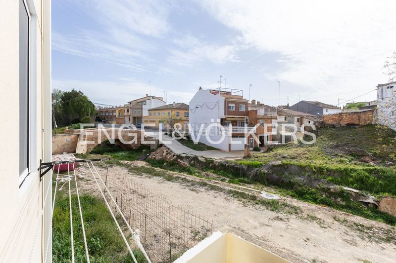 Foto a221ad04-34c2-4f5d-8ca0-71b28159542b. Casa amb calefacció aparcament a Requena