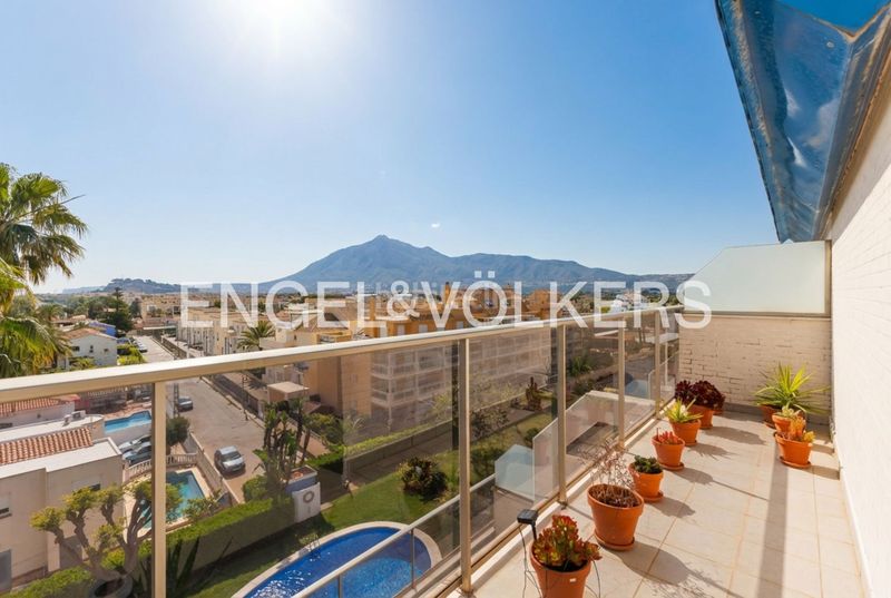 Foto 4ff8768e-f834-4b12-bd89-800207844b2e. Àtic amb calefacció aparcament piscina a Les Bassetes - El Marjal Dénia
