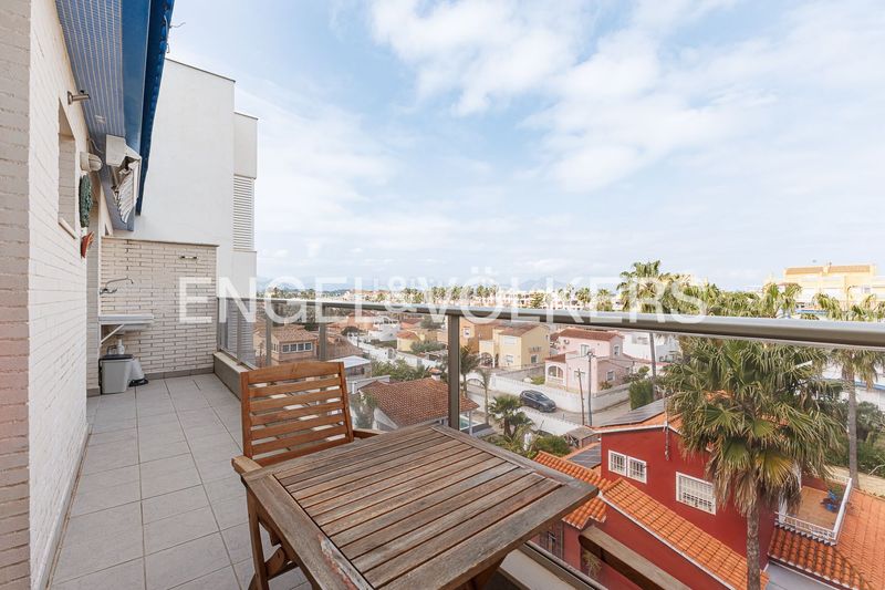 Foto 507decdf-790a-4ce5-a8a2-e71a71d67a28. Àtic amb calefacció aparcament piscina a Les Bassetes - El Marjal Dénia