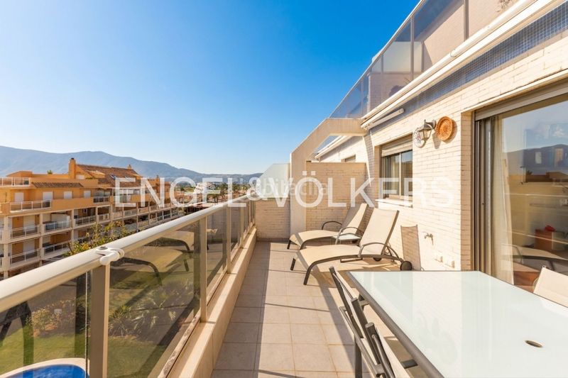 Foto 578c8688-211d-422e-9125-bc566ccdf665. Àtic amb calefacció aparcament piscina a Les Bassetes - El Marjal Dénia