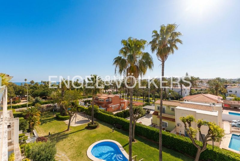 Foto 916cb628-cdfa-414c-8d62-ba5ef2e2e056. Àtic amb calefacció aparcament piscina a Les Bassetes - El Marjal Dénia
