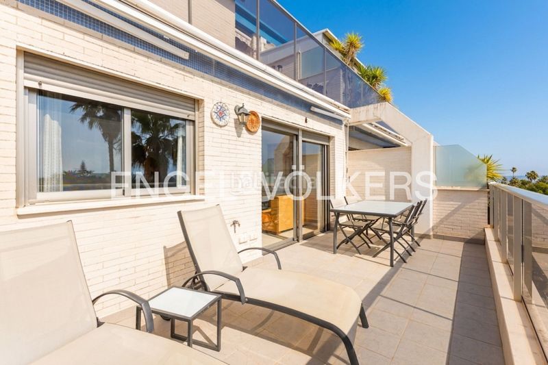 Foto f4720d79-1dd7-4b38-9c64-dc08d068cb5f. Àtic amb calefacció aparcament piscina a Les Bassetes - El Marjal Dénia