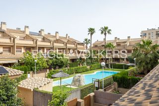 Affitto Casa in Beniferri. Estupendo adosado con piscina en beniferri