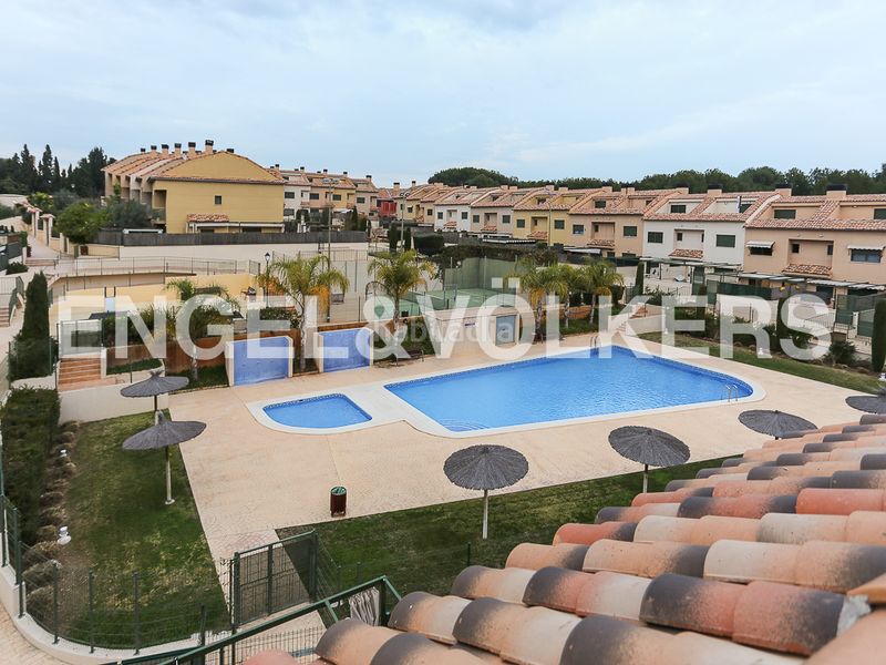 Foto 370694c3-5042-4d9c-bb1a-deffedf52d90. Lloguer casa amb calefacció piscina a Torre en Conill-Cumbres de San Antonio Bétera