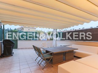 Rent House  Carrer desert de les palmes. Adosado con zonas comunes en torre en conill