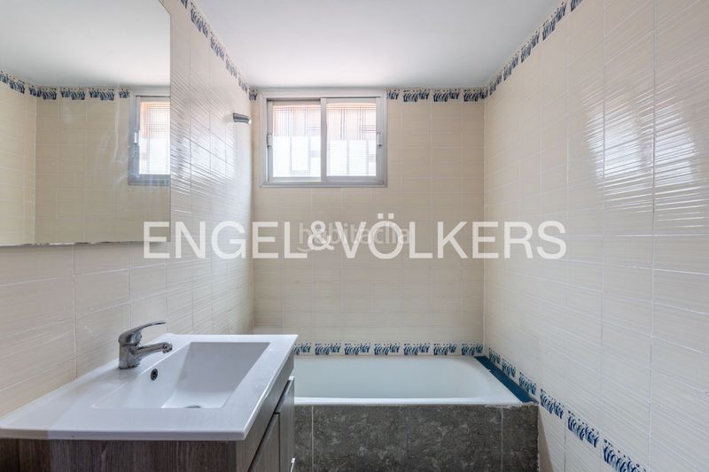 Foto c9a46541-0004-47ef-af69-e922ce6740b3. Piso luminosa vivienda en patraix con dos terrazas en Valencia